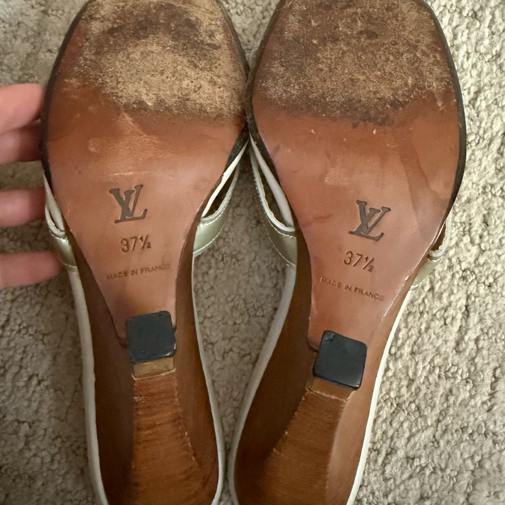 Louis Vuitton Green and Tan Heels - Picture 6 of 8
